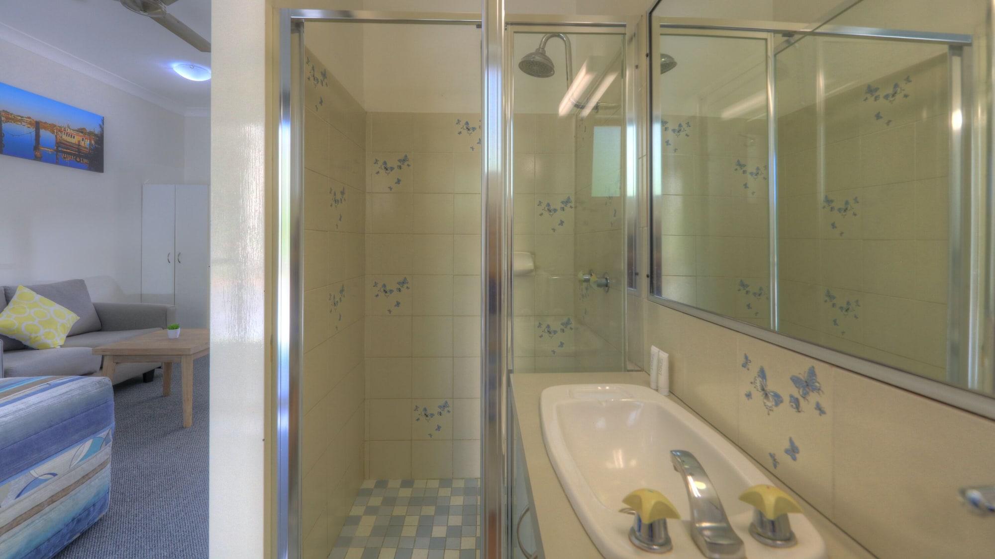 Yamba Motor Inn Экстерьер фото